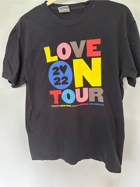 Harry Styles LOVE ON TOUR 2V22 Black Graphic Tee